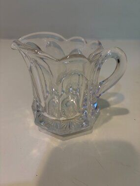 VINTAGE IMPERIAL GLASS *OLD WILLIMSBURG* PATTERN PRESSED GLASS CREAMER EUC